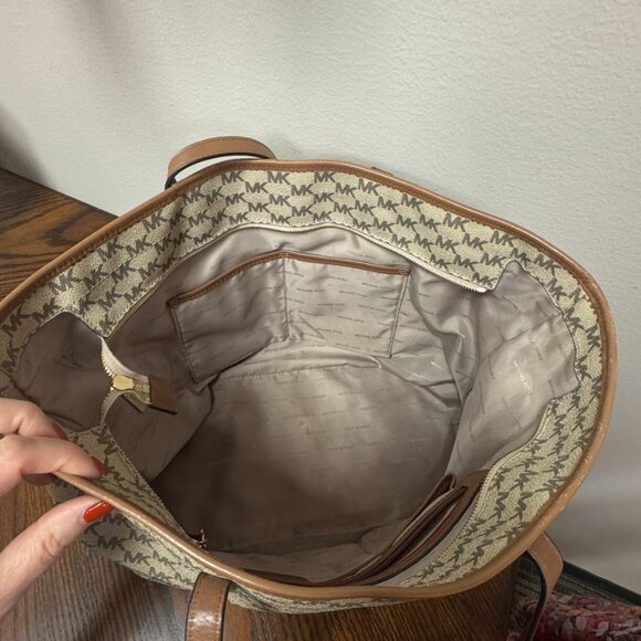 Michael Kors Jet Set Travel Tote – Vanilla/Acorn – Excellent Condition - Picture 10 of 11